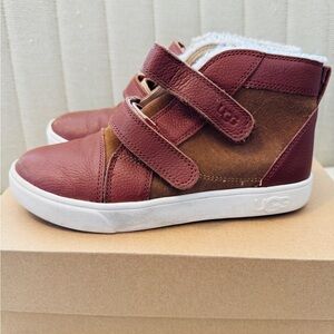 UGG Rennon II Sneaker Boys Size 2